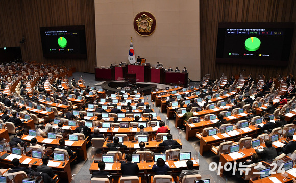 8일 오후 서울 여의도 국회에서 열린 본회의에서 경상북도와 대구광역시 간 관할구역 변경에 관한 법률안이 통과되고 있다. [사진=김성진 기자]