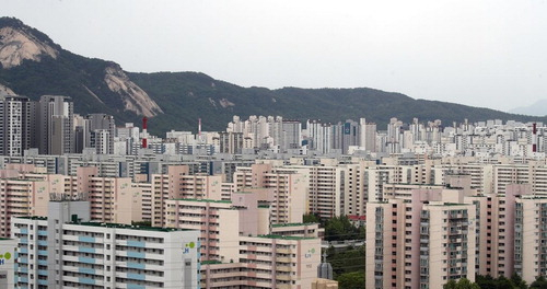 서울에서 30년 이상 된 노후 아파트가 79개 단지로 가장 많은 노원구가 올 들어 집값 하락 폭이 가장 큰 것으로 나타났다. 사진은 노원구 상계동 일대 아파트 전경. [사진 출처 = 연합뉴스]