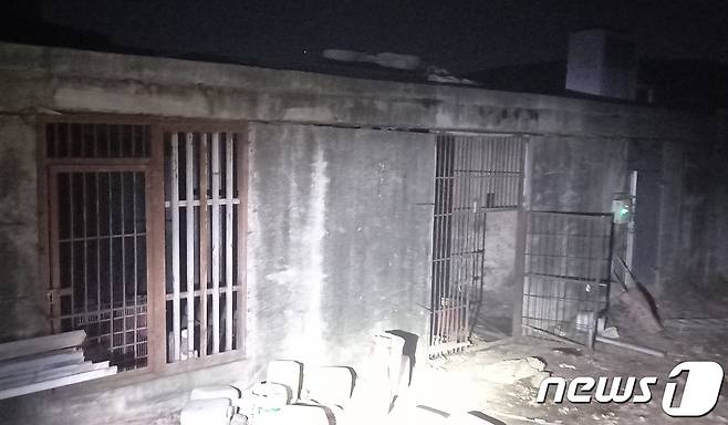 8일 오후 곰 3마리가 탈출한 울산 울주군의 한 곰 사육농장. (울주군 제공)