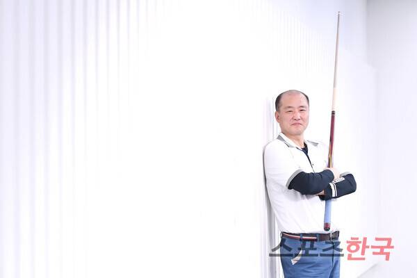 프로당구 선수 이홍기가 스포츠한국과의 인터뷰에서 포즈를 취하고 있다. ⓒ이혜영 기자 lhy@hankooki.com