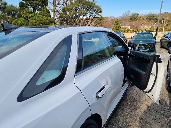 GN7에 적용된 오페라글래스와 프레임리스 도어. ⓒ데일리안 편은지 기자