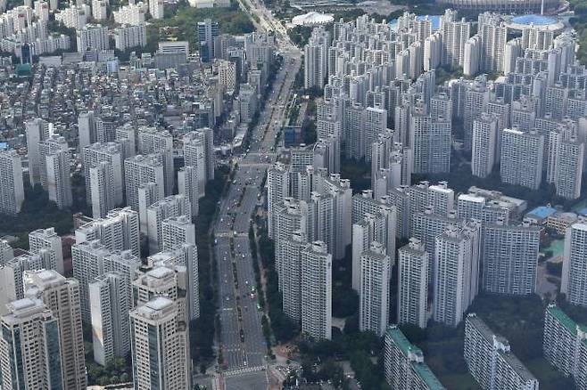 서울 송파구 롯데월드타워에서 바라본 송파구와 강남구 아파트 단지 모습.   쿠키뉴스DB.