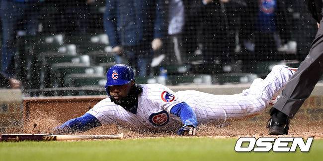 [OSEN=시카고(미국 일리노이주), 최규한 기자]7회말 1사 2루 상황 컵스 다니엘 데스칼소의 적시타 때 주자 제이슨 헤이워드가 홈까지 내달려 세이프되고 있다. /dreamer@osen.co.kr