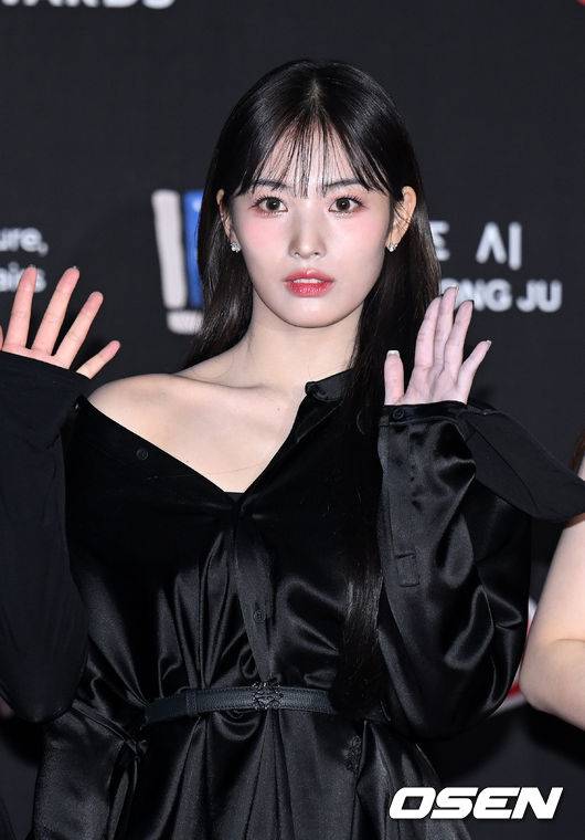 [OSEN=오사카(일본), 이대선 기자] 29일 오후(현지시간) 일본 교세라 돔 오사카에서 ‘MAMA AWARDS’ 레드카펫 행사가 진행됐다.그룹 엔믹스 지니가 레드카펫을 밟고 있다. 2022.11.29 /sunday@osen.co.kr