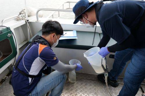 보건환경연구원에서 조류검사를 하는 모습(인터뷰이와 상관없는 이미지). 서울시 보건환경연구원 제공