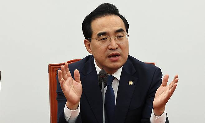 더불어민주당 박홍근 원내대표가 지난 9일 국회 원내대표실에서 여야 예산안 협상 과정을 설명하고 있다. 연합뉴스