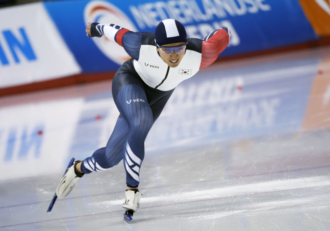 김준호가 남자 500m 디비전A에서 질주하고 있다. 캘거리|EPA 연합뉴스