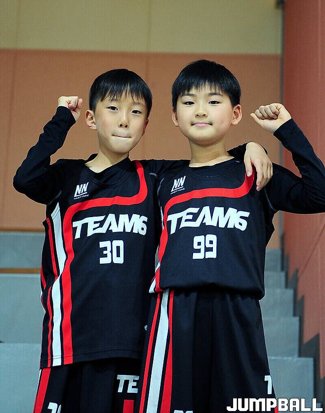 ▲팀식스 농구교실 박서찬(좌), 이승준(우)