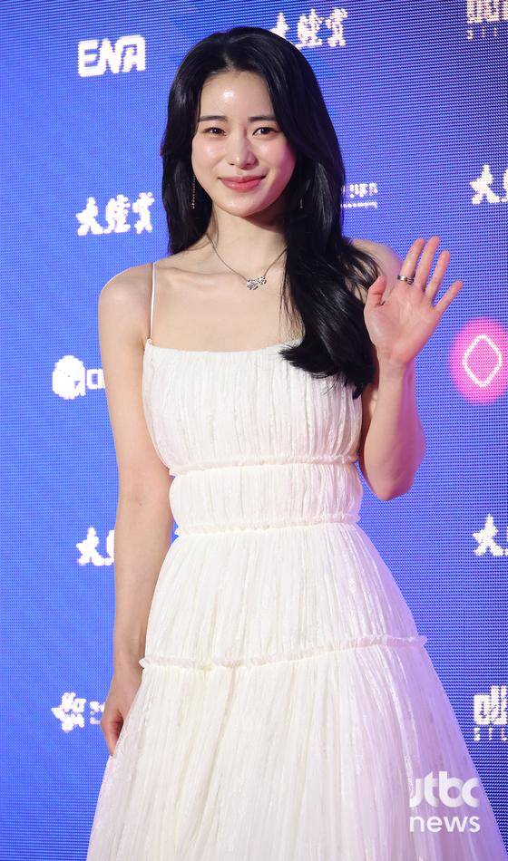 9일 오후 서울 광진구 건국대학교에서 '제58회 대종상 영화제' 레드카펫 행사가 열렸다.  배우 이순재, 최정운, 성해민, 양동근, 임지연, 옹성우, 박재찬, 오나라, 김헤윤, 무진성, 조윤서, 박지환, 변요한, 배종옥, 박소담, 박해일, 염정아, 김한민 감독이 참석했다.  박세완 엔터뉴스팀 기자 park.sewan@jtbc.co.kr (콘텐트비즈니스본부)