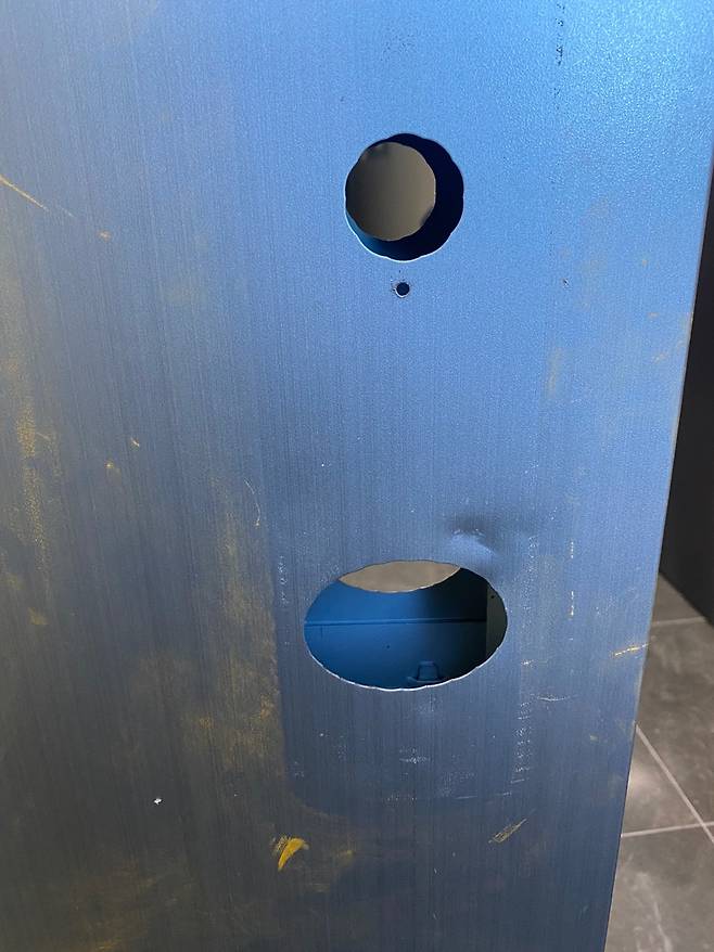 사건 당시 A씨가 남겨둔 도어락 해체 사진. (온라인 커뮤니티 갈무리)