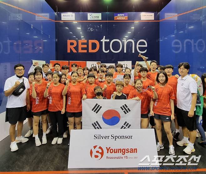 REDtone KL 국제 주니어 오픈대회 참가한 대한민국 청소년 선수단. 사진제공=대한스쿼시연맹