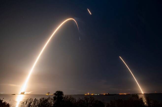 현지시간 11일 오전 2시 38분경 미국 플로리다주 케이프버내버럴 우주군 기지에서 발사된 스페이스X의 팰컨9 로켓을 촬영했다. ‘하쿠토-R' 미션1 착륙선이 실려있다. 아이스페이스 제공