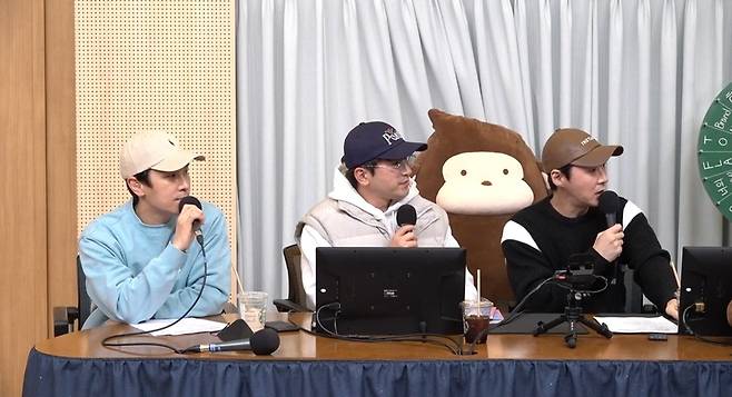 왼쪽부터 김동완, 이민우, 전진, SBS 보이는 라디오