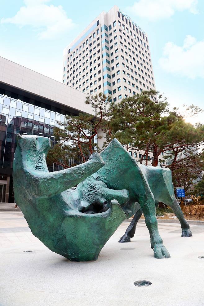 한국거래소 정문 앞 *재판매 및 DB 금지