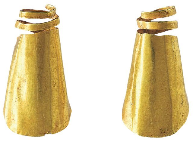 삼국시대 유적에서 출토된 1000여 개의 황금 귀걸이는 당시 권력의 탄생과 주변국과의 관계 등 고대사 해명에 큰 역할을 하고 
있다. 경기 김포에서 출토된 마한의 3세기대 금 귀걸이. 만주 쑹화강 일원 부여에서 제작돼 마한으로 전해진 것으로 추정된다. 
국립중앙박물관 제공