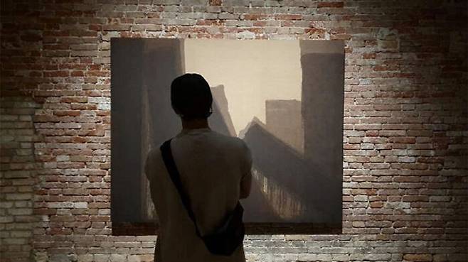 윤형근 전시회를 찾은 BTS의 RM