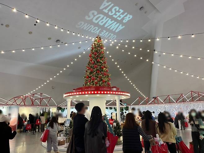 14일 서울 동대문디자인플라자(DDP)에서 열린 ‘2022 올리브영 어워즈&페스타’ 행사장 모습. [최아영 기자]