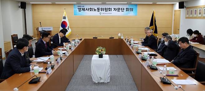 경사노위 자문단 회의 모습 [경사노위 제공]