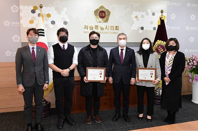 서울시립교향악단 객원 연주자에 대한 의장 표창 수여식에 참석한 문성호 의원(왼쪽에서 두 번째)