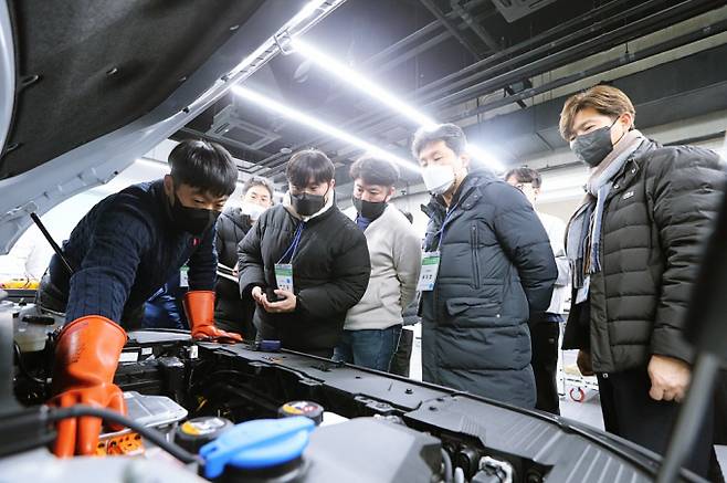 전기차 정비는 고전압 전기계통을 다뤄야 해서 특수교육이 반드시 필요하다. /사진제공=한국자동차기자협회