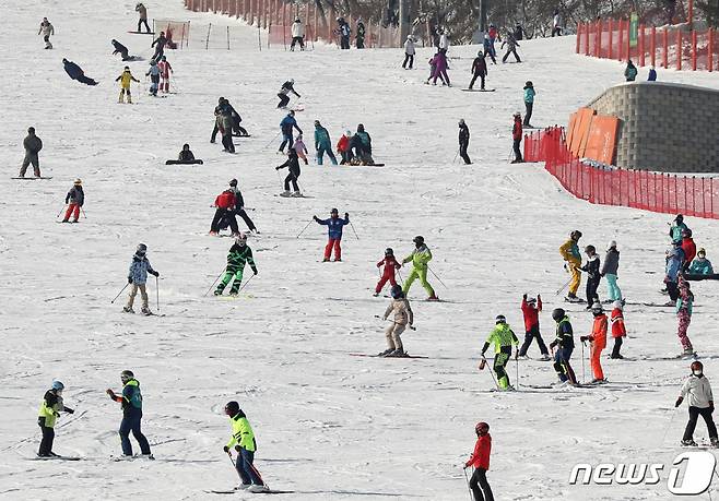 11일 경기 광주 곤지암리조트 스키장이 신종 코로나바이러스 감염증(코로나19) 사태 이후 3년 만의 첫 정상 개장을 했다. /사진=뉴스1