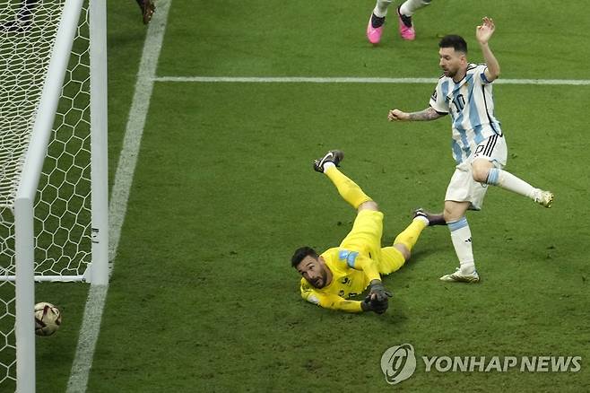 결승전 연장전에서 팀의 세 번째 골 넣는 메시 [AP=연합뉴스]