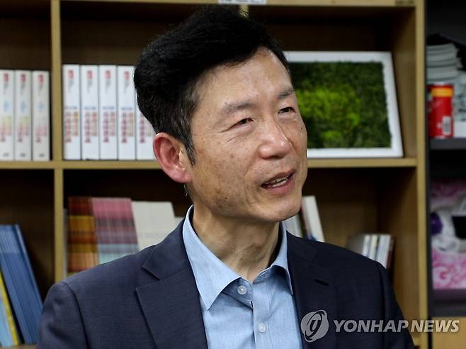 연합뉴스와 인터뷰 중인 김영환 [촬영 정한솔]