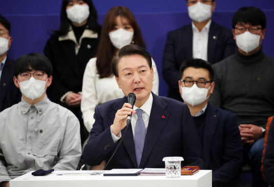 윤석열 대통령이 15일 서울 청와대 영빈관에서 열린 제1차 국정과제 점검회의를 주재하고 있다. (사진=연합뉴스)