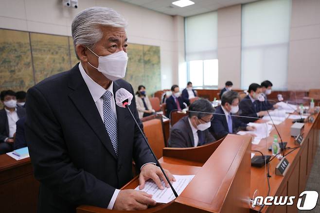 이상헌 더불어민주당 의원이 20일 서울 여의도 국회에서 열린 문화체육관광위원회 전체회의에서 추경안 및 기금운용계획변경안에 대한 소위원회 심사 결과를 보고하고 있다. (공동취재) 2022.5.20/뉴스1 ⓒ News1 허경 기자