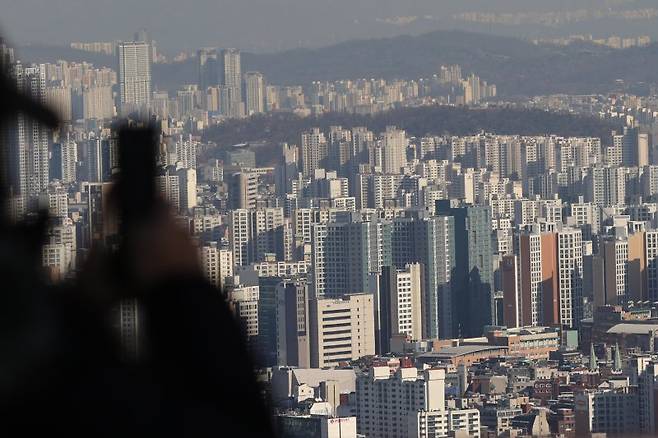 서울 남산에서 본 아파트./연합뉴스