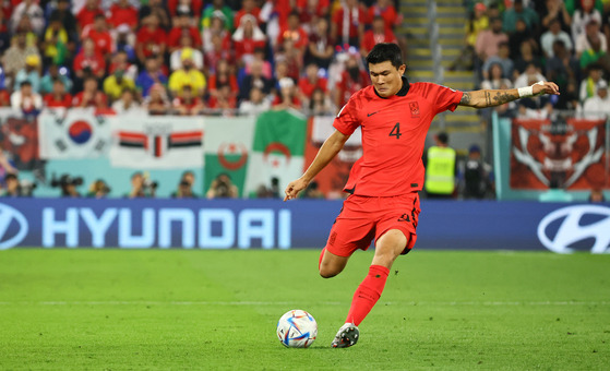 Korea's Kim Min-jae passes the ball during a round of 16 match against Brazil at the 2022 Qatar World Cup in Doha, Qatar on Dec. 5.  [JOONGANG ILBO]