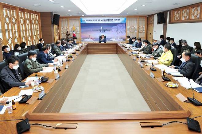 군위군은 지난 19일 대구시 편입에 따른 부서별 세부 추진계획 2차 보고회를 열었다. (군위군 제공) 2022.12.20