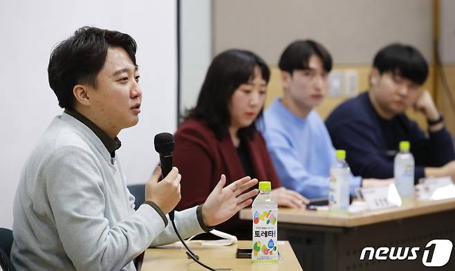 이준석 국민의힘 전 대표가 22일 오후 서울 성북구 고려대학교 정경관에서 열린 '보수주의의 길을묻다' 특별강연에 참석해 발언하고 있다. 2022.12.22/뉴스1 ⓒ News1 김도우 기자