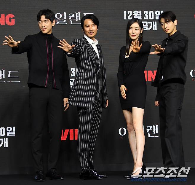 티빙 오리지널 시리즈 '아일랜드' 제작발표회가 22일 서울 영등포구 여의도동 콘래드서울에서 열렸다. 성준, 김남길, 이다희, 차은우가 포토타임을 갖고 있다. 여의도=박재만 기자 pjm@sportschosun.com/2022.12.22/