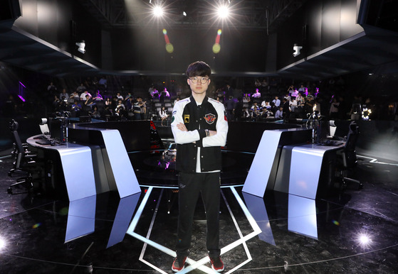 Lee ″Faker″ Sang-hyeok poses for a picture at the LoL Park in central Seoul on Sep. 17, 2018. [NEWS1]