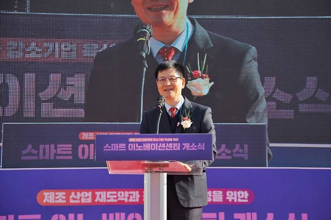 김남균 한국전기연구원 원장 직무대행이 22일 열린 스마트이노베이션센터 개소식에서 환영사를 하고 있다.[한국전기연구원 제공]