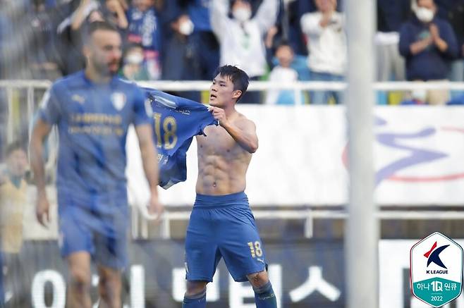 ▲ FC안양과의 승강PO 2차전에서 결승골을 터뜨린 오현규 ⓒ한국프로축구연맹