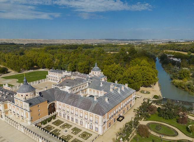 강변에 지어진 아름다운 궁전 [사진/성연재 기자]