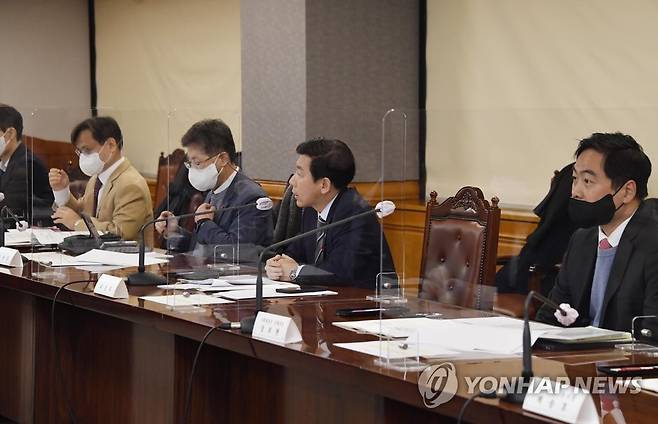 최상대 차관, 제4회 국고채 발행전략협의회 주재 (서울=연합뉴스) 최상대 기획재정부 차관이 22일 서울 중구 은행회관에서 열린 '제4회 국고채 발행전략협의회'를 주재하고 있다. 2022.12.22 [기획재정부 제공. 재판매 및 DB 금지] photo@yna.co.kr