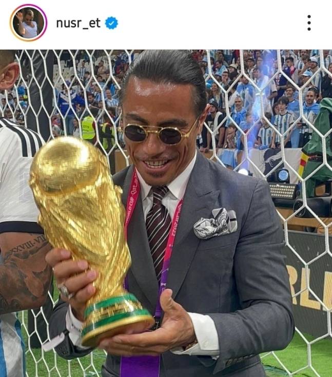 월드컵 트로피를 만져 논란이 된 솔트 배 (솔트 배 SNS 캡처)