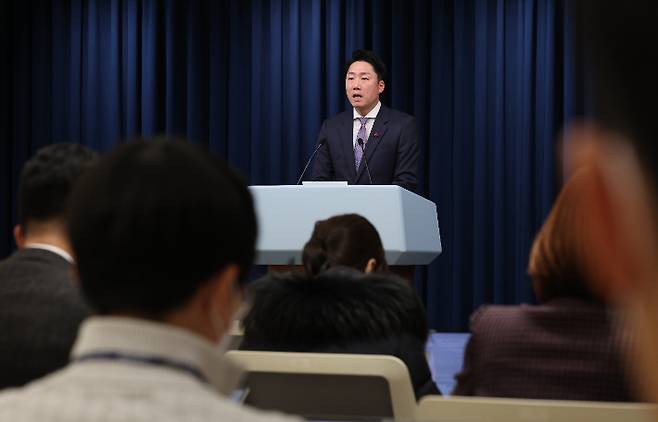 이재명 대통령실 부대변인이 23일 서울 용산 대통령실 청사에서 현안 브리핑을 하고 있다. 연합뉴스