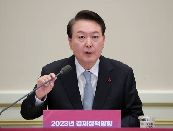 윤석열 대통령이 21일 청와대 영빈관에서 열린 제12차 비상경제민생회의 겸 제1차 국민경제자문회의를 주재하고 있다. 2022.12.21. [사진=뉴시스]