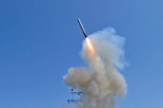 일본 정부는 '반격 능력' 확보와 관련해 오는 2027년까지 미국에서 토마호크 순항미사일 500발을 구매할 계획이다. 사진은 미 해군 알레이버크급 이지스 구축함에서 토마호크 미사일을 발사하는 장면. AFP=연합뉴스