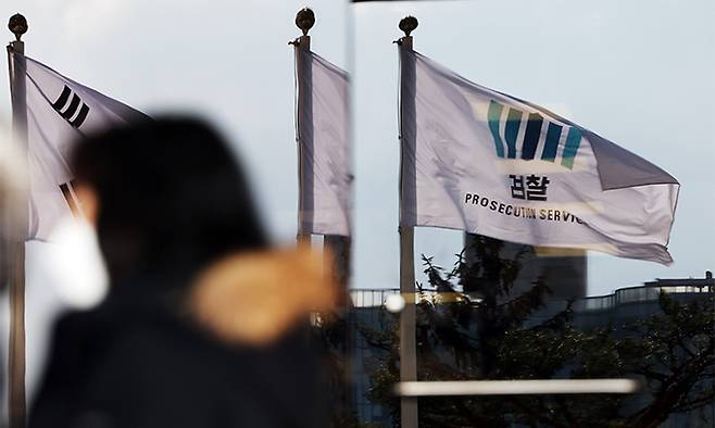 검찰이 더불어민주당 이재명 대표에게 소환 통보를 한 것으로 알려진 지난 22일 서초구 서울중앙지검 앞의 모습. 연합뉴스