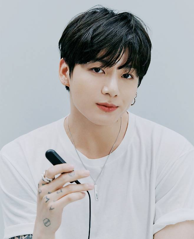 방탄소년단 정국, 스포티파이 계정 韓가수 최단 7억 스트리밍 '大기록'