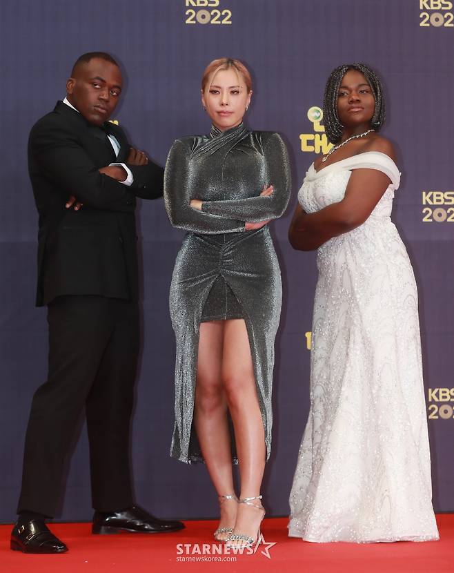 조나단-가비-파트리샤 '포즈는 강렬하게'[★포토]