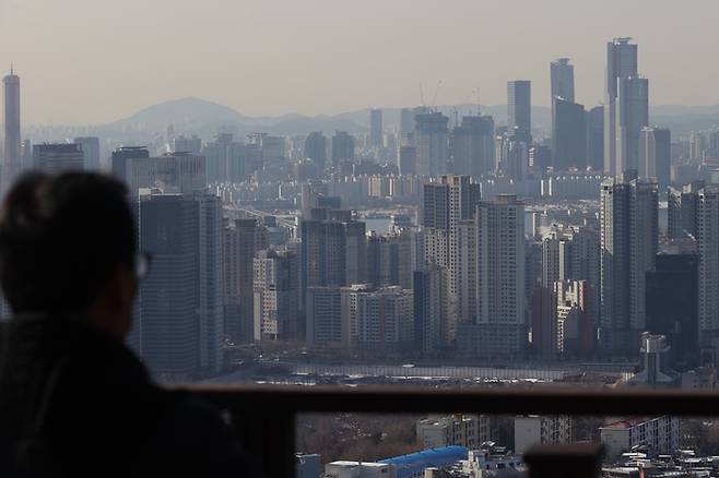 서울 남산에서 본 서울 용산구 일대 아파트.  연합뉴스