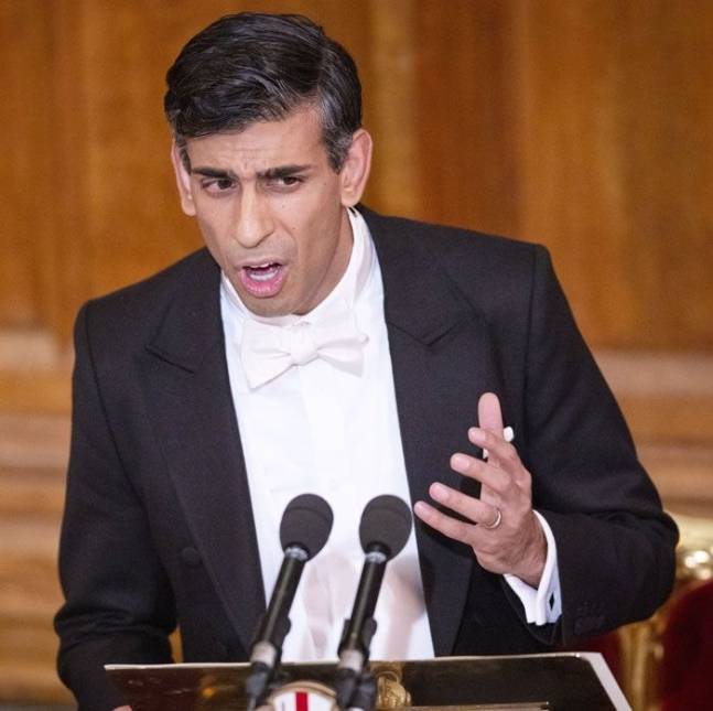 리시 수낙 영국 총리가 28일(현지 시각) 열린 연례 ‘런던금융시장 만찬’에서 연설하고 있다./사진출처 = EPA 연합뉴스