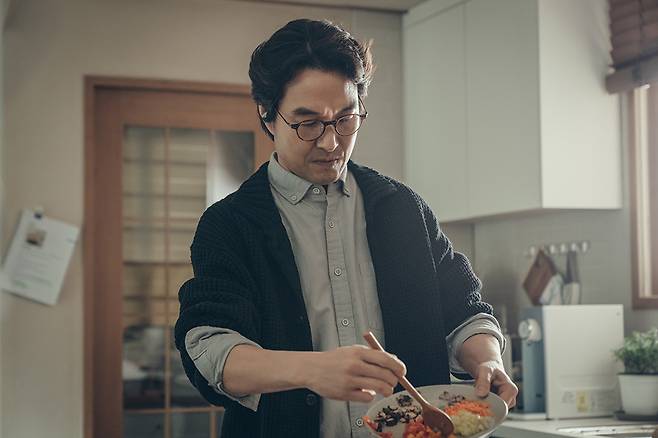 Han Seok-kyu plays Chang-wook, a middle-aged man who learns to cook for his terminally ill wife in "Recipe for Farewell." (Watcha)