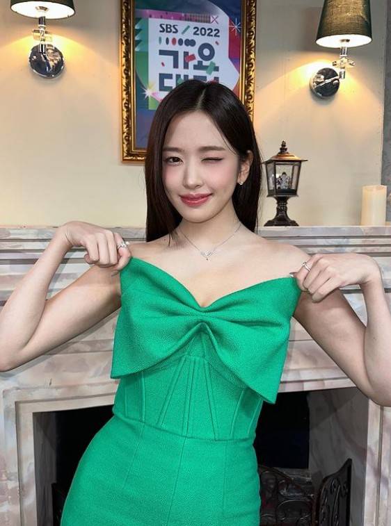 '유진이가 선물' 안유진, 여심+남심 모두 잡은 '여신 포스'[스타IN★]
